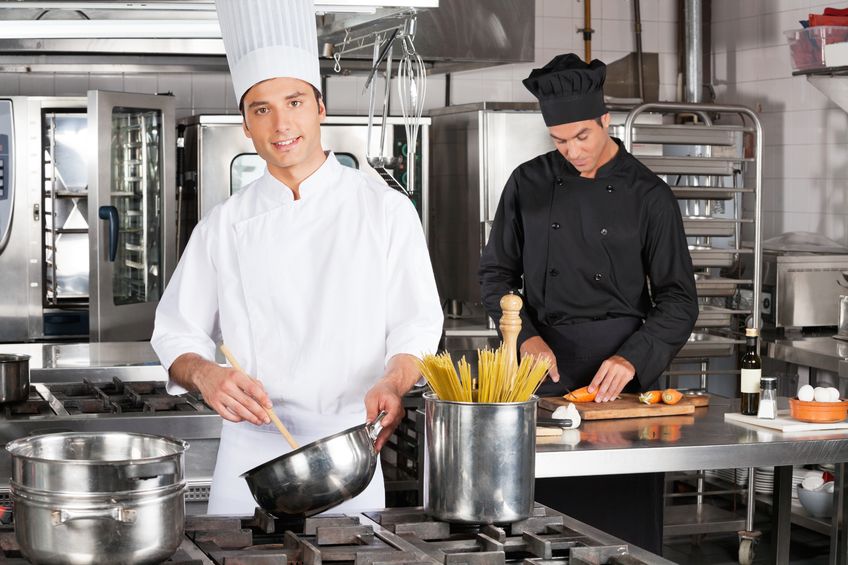 Jakie są wymagania względem pracy kucharza na statku?