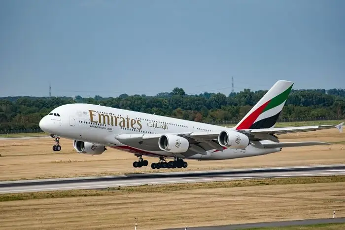 Emirates rekrutują stewardessy - ile płacą? Wymagania - Poradnik GoWork.pl